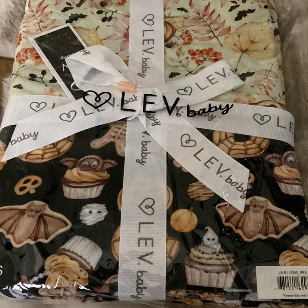 New in package lev baby bamboo Halloween blanket
